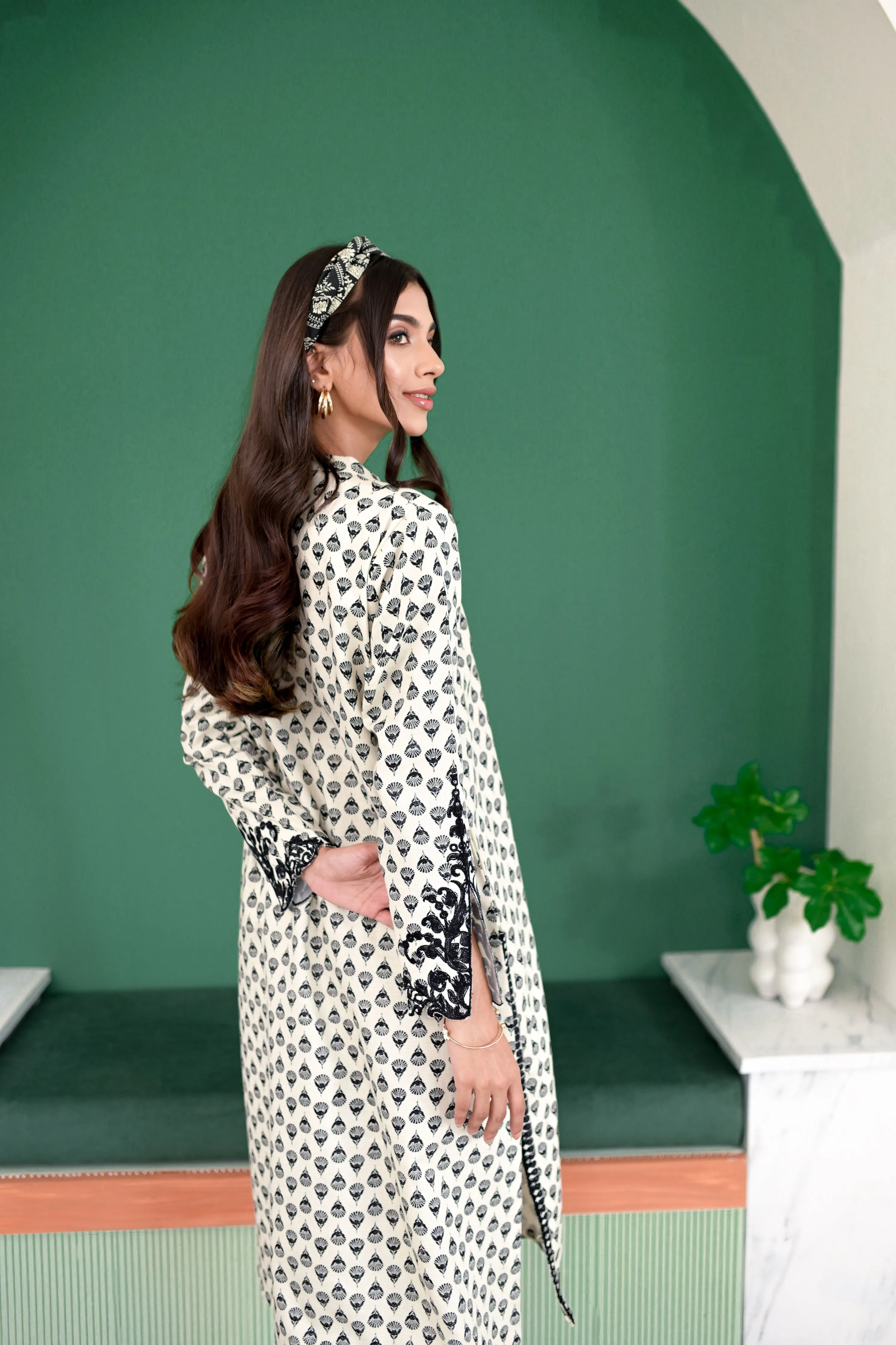 55% OFF IVORY EMBROIDERED FALL SET NPA2-23335