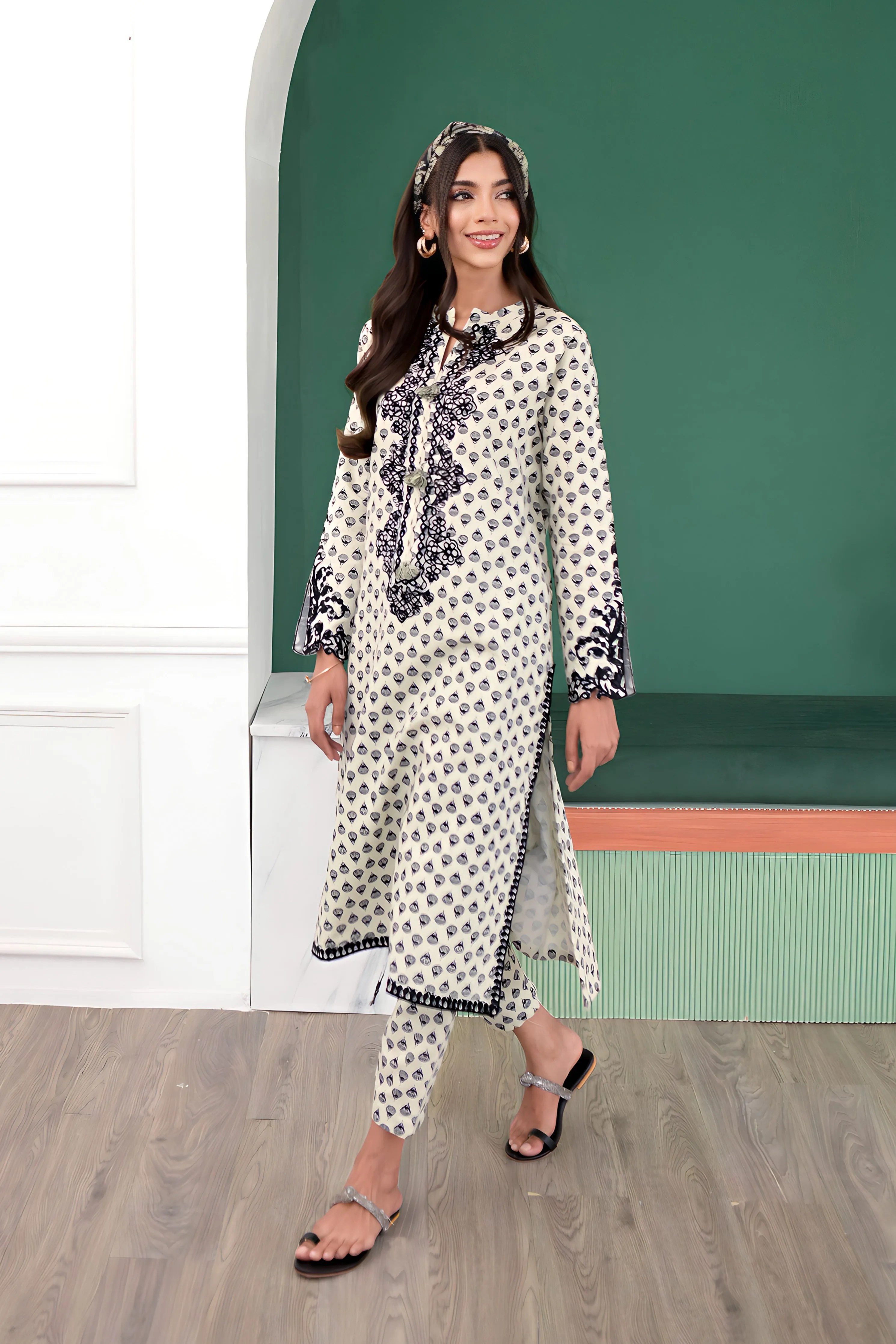 55% OFF IVORY EMBROIDERED FALL SET NPA2-23335