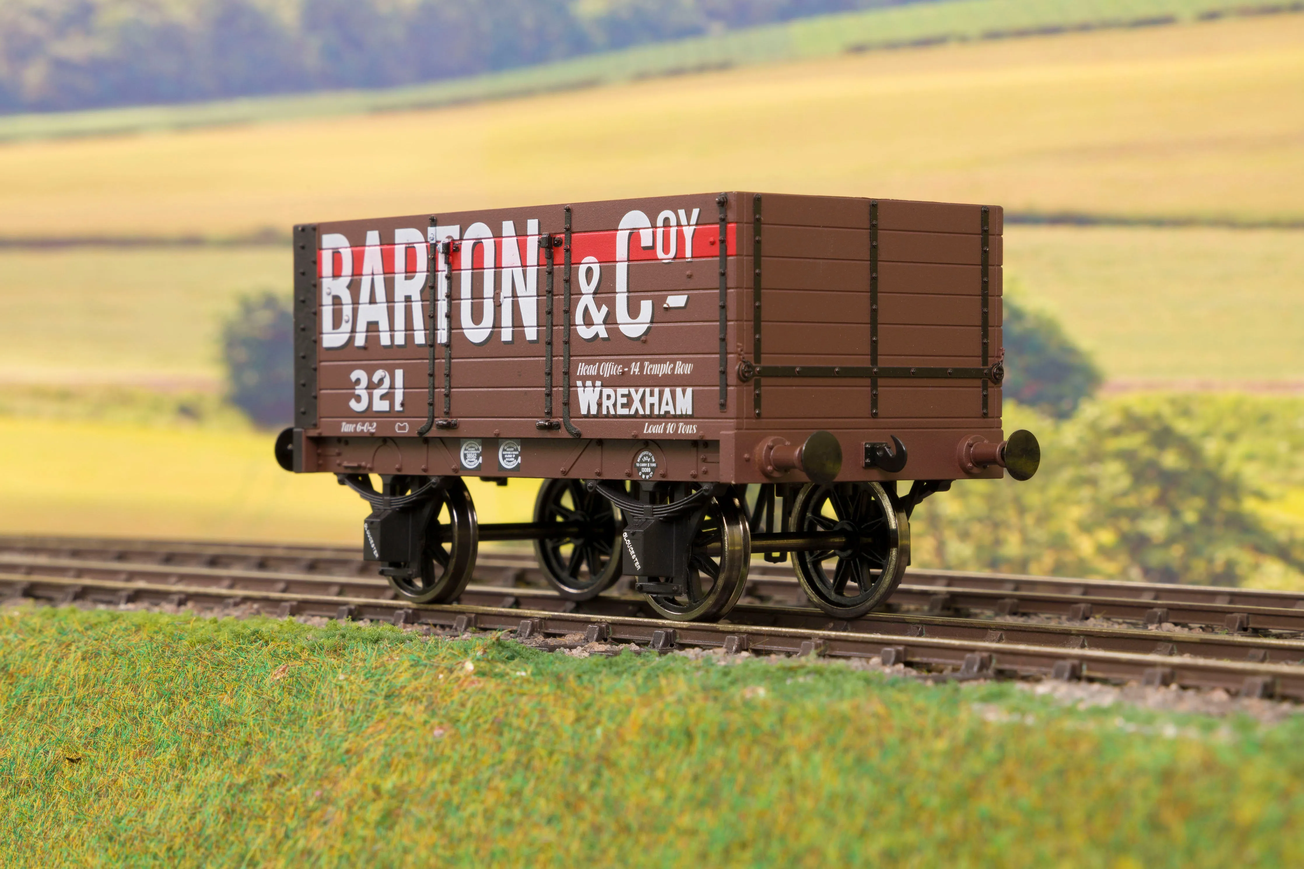 Dapol 7F-073-004 O Gauge 7 Plank 9' W/B Three Door Barton & Coy 321